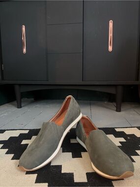 The Root Collective ‘Sabrina’ Women's Slip-On Casual Sneakers in Grey Leather